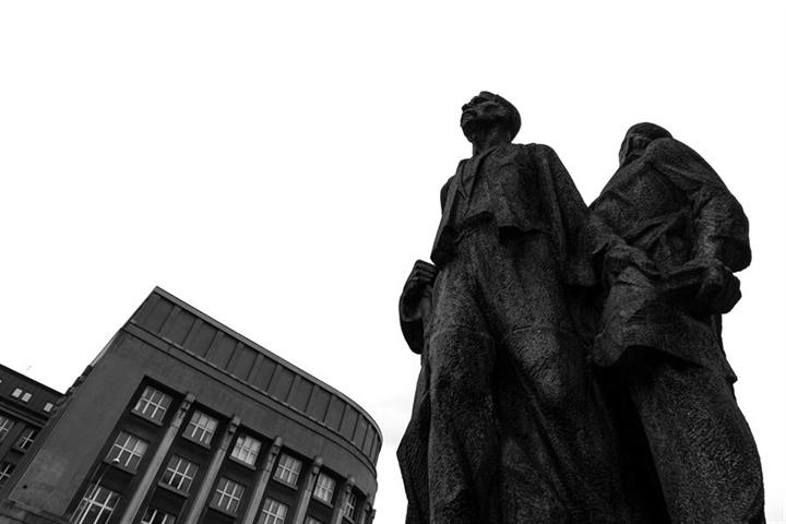 Díl&nbsp;01 / Socha, průčelí a&nbsp;veřejný prostor